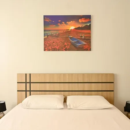 Apartment Center Aristotelous